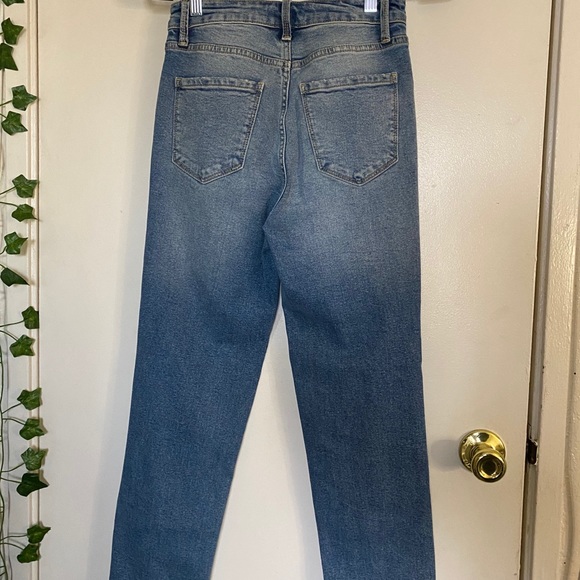 High Rise - Picture 2 of 2